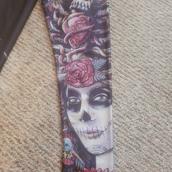 Womens Femaile Skull Leggings S to M Stretch - Picture 3 of 4